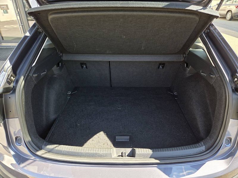 Volkswagen Taigo (2023) 1.0 TSI Style - fotka 37 z 42