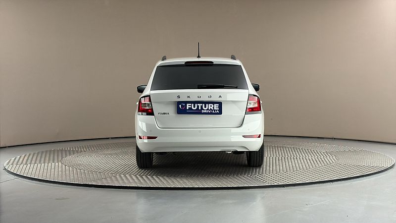 Škoda Fabia 1.0 TSI Ambition Combi - fotka 5 z 24
