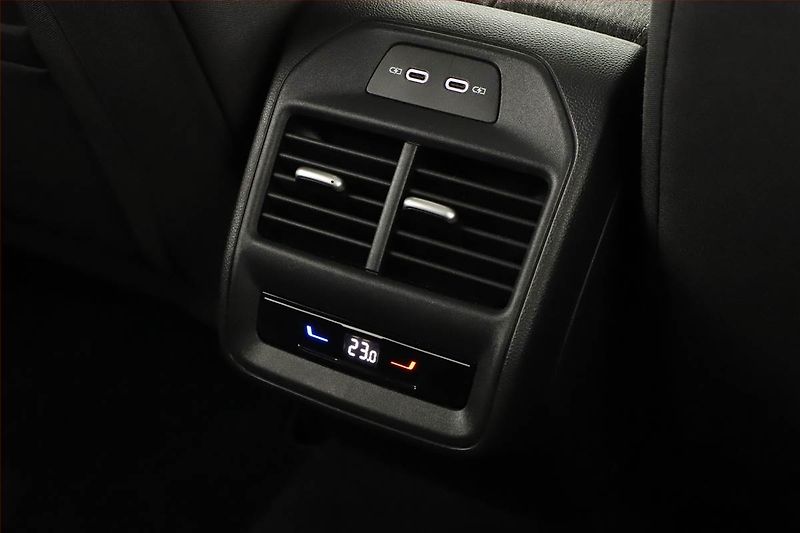 Škoda Superb (2024) 2.0 TDI, Selection, ACC, Tažné - fotka 18 z 22