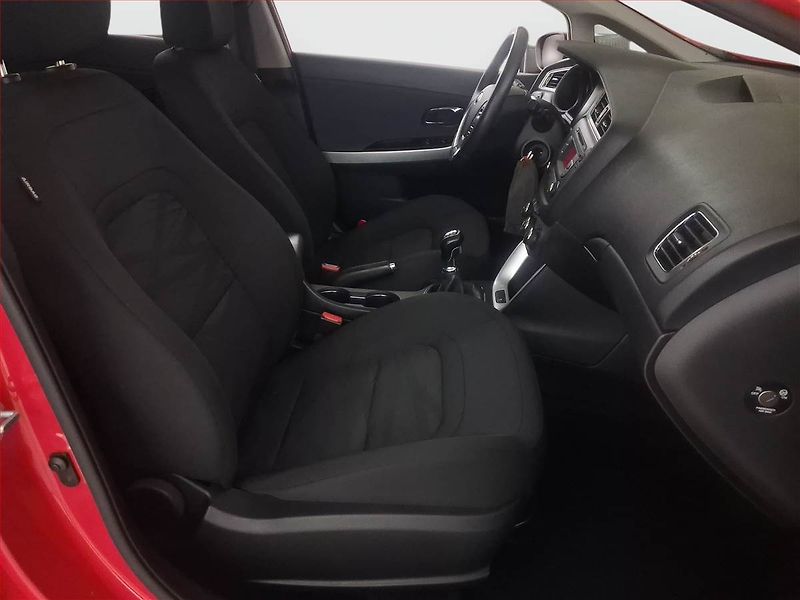 Kia Ceed (2017) 1.6 GDI, Serv.kniha, Tempomat - fotka 9 z 18