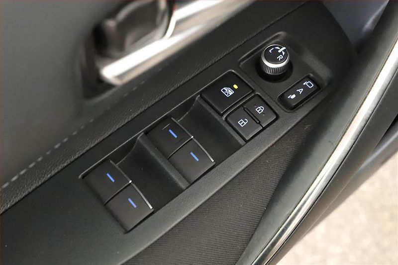 Toyota Corolla (2022) 1.8 Hybrid - fotka 14 z 17