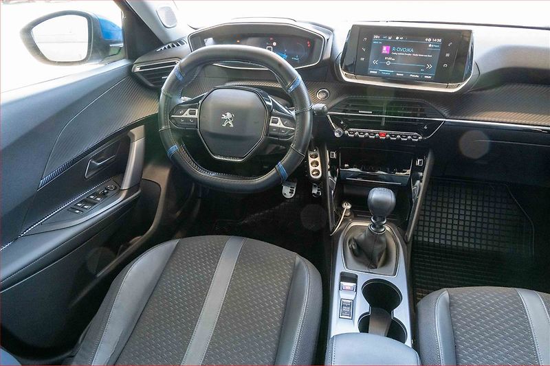Peugeot 2008 (2020) Allure 1.2 PureTech, ČR,1.maj - fotka 7 z 17