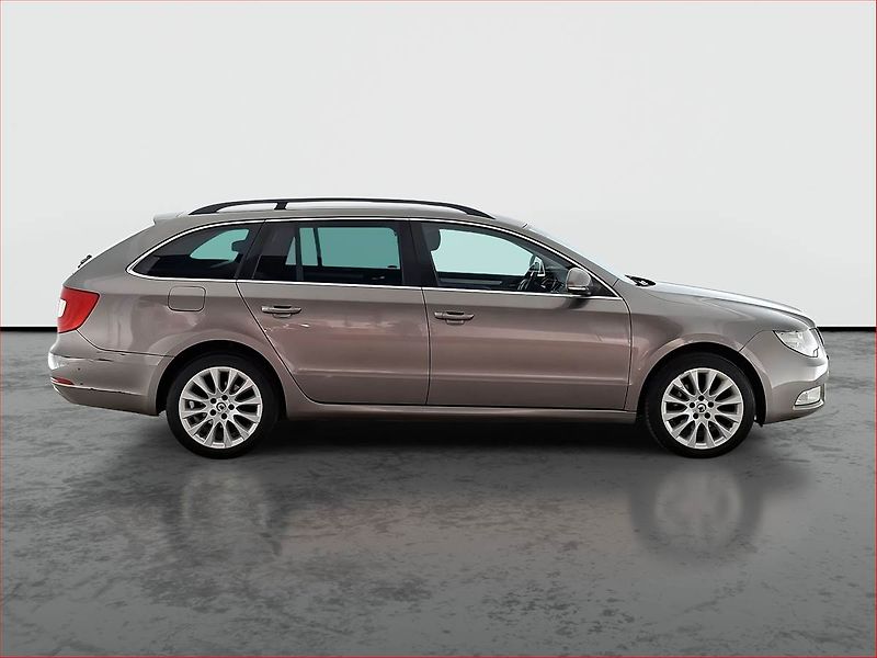 Škoda Superb (2012) 2.0 TDI, Xenony, Tempomat - fotka 6 z 15