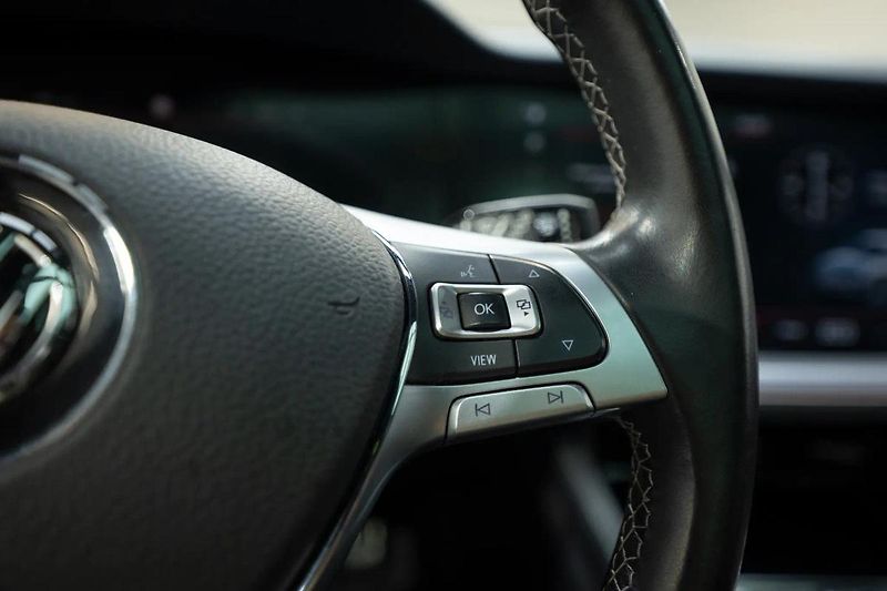 Volkswagen Touareg R-Line 3.0 TDI 210 kW - fotka 23 z 50
