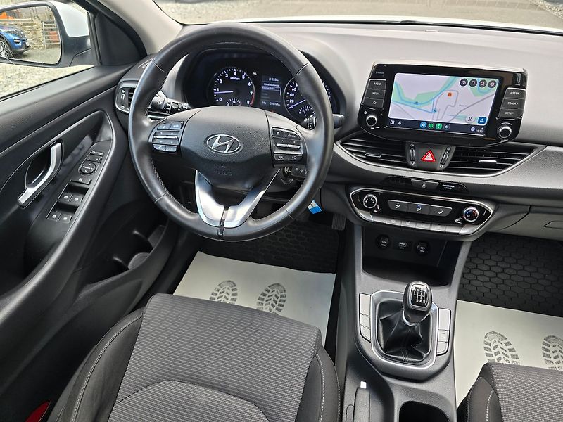 Hyundai i30 1.5i COMFORT LED KAMERA NAVI - fotka 9 z 41
