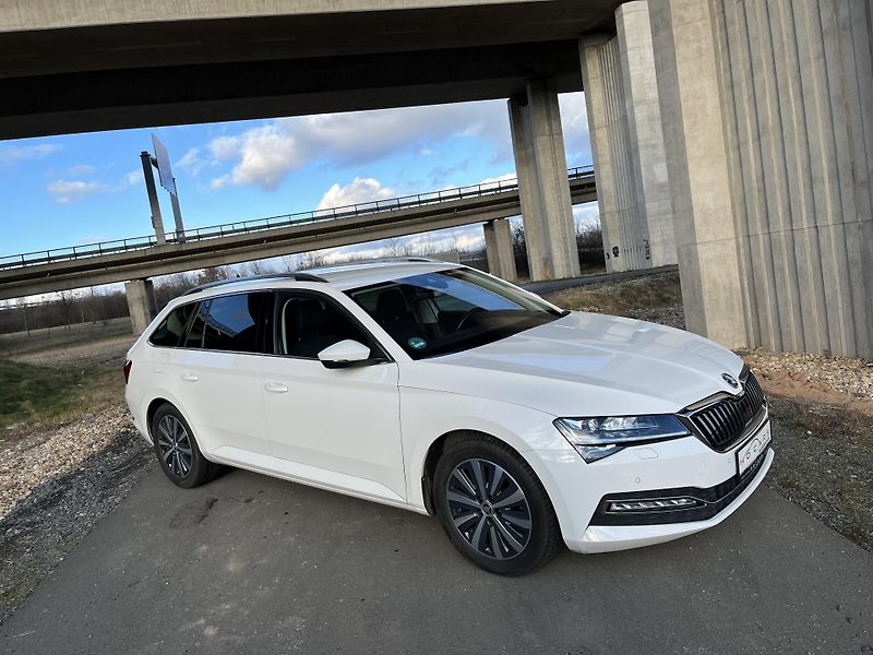 Škoda Superb (2021) 1.5TSI 110KW STYLE MAN6 MATRIX - fotka 7 z 49