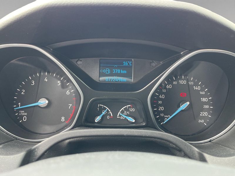 Ford Focus (2016) 1.0 74kw, ČR, 1.maj, serv.knih - fotka 11 z 21