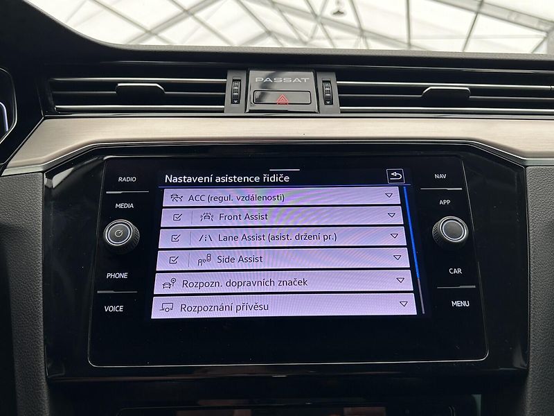 Volkswagen Passat Variant 2.0 TDI Elegance - fotka 11 z 27