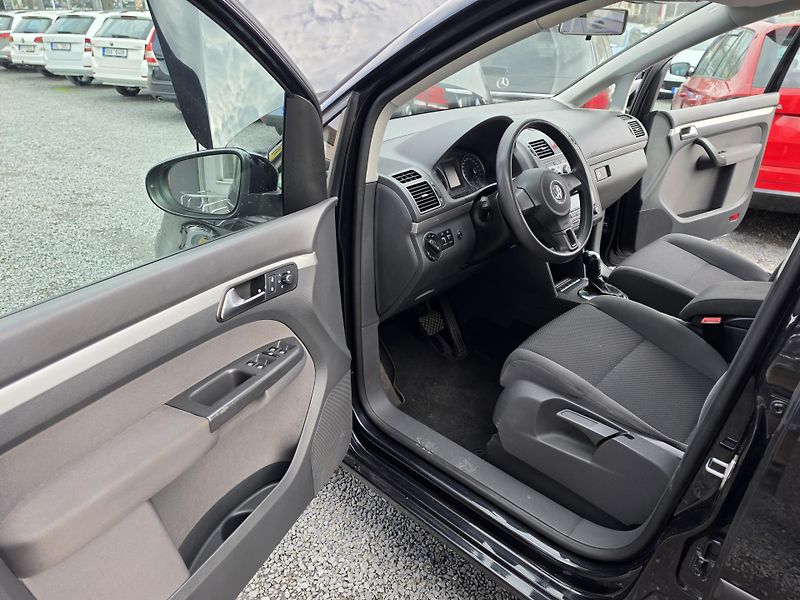 Volkswagen Touran 1.6 TDI 7MIST DSG  - fotka 14 z 17
