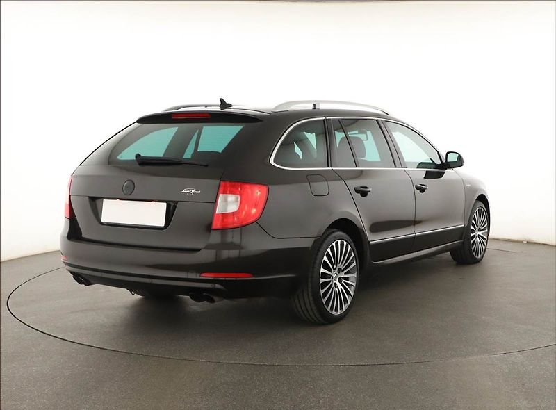 Škoda Superb (2012) Laurin&Klement 3.6 FSI V6 - fotka 5 z 18