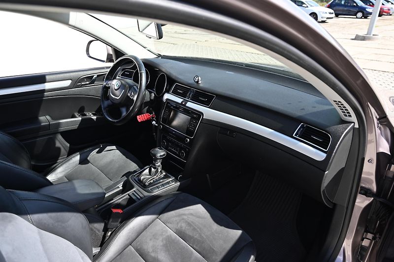 Škoda Superb 2.0TDI 125KW rezervace 3/2011 - fotka 25 z 43