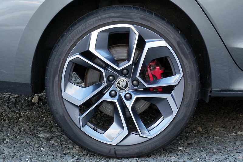 Škoda Octavia iV RS 1.4 TSI, ČR, Tažné, ACC - fotka 11 z 40