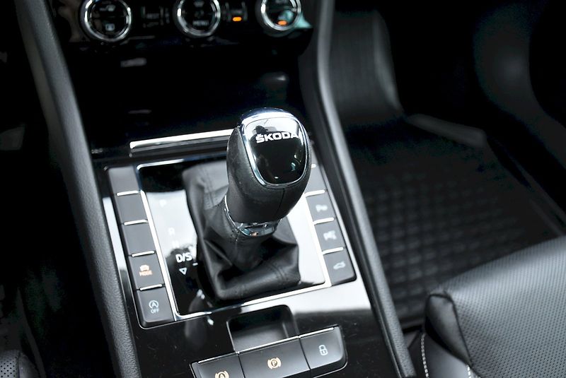 Škoda Superb (2023) L&K 2.0 TDI 110kW DSG - fotka 23 z 35