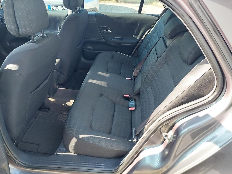 Renault Laguna (2007) II. 2.0i-16v - fotka 17 z 22