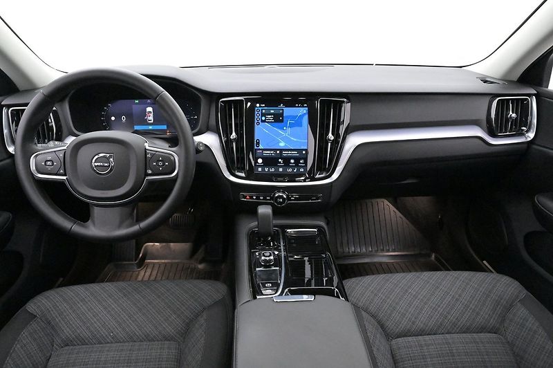 Volvo V60 Recharge T6 AWD Core Bright - fotka 6 z 22