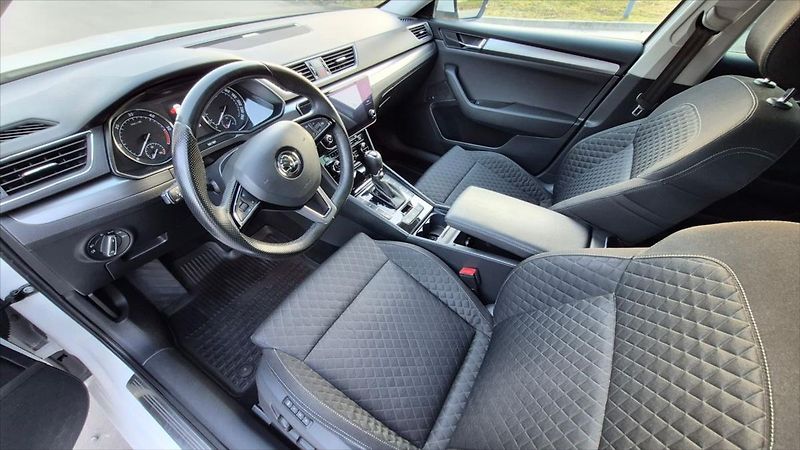 Škoda Superb 2,0 TDI 110 KW STYLE DSG ČR - fotka 9 z 26