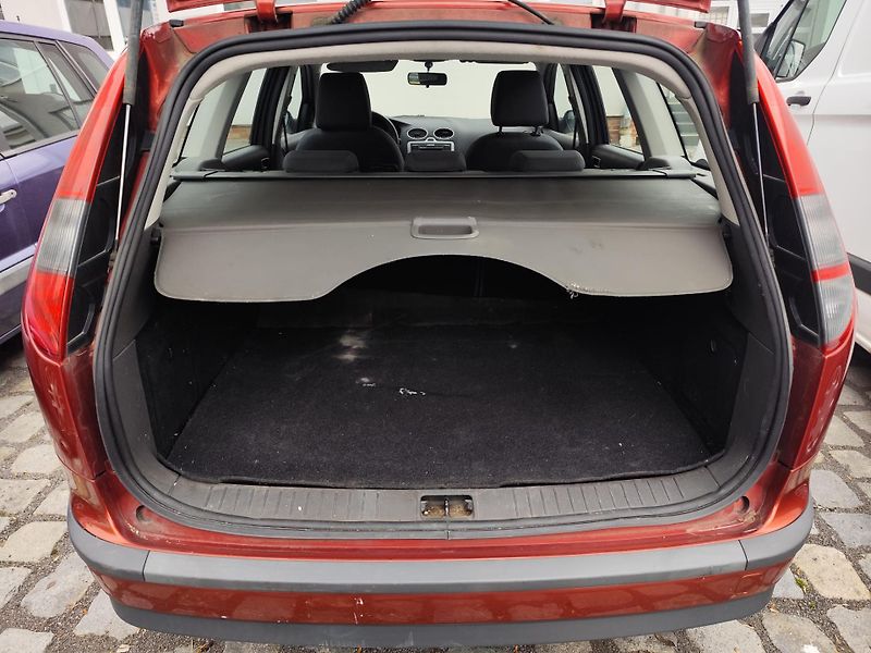 Ford Focus (2006) 1.6 74kW Trend - fotka 14 z 14