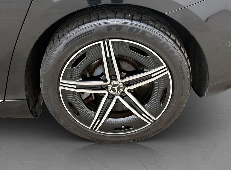 Mercedes-Benz EQE 350 AMG 4M Kamera LED BLIS  - fotka 34 z 34