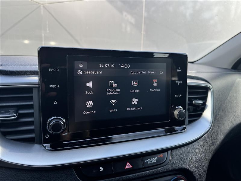 Kia Ceed 1,6 CRDI Exclusive ČR DPH - fotka 19 z 25
