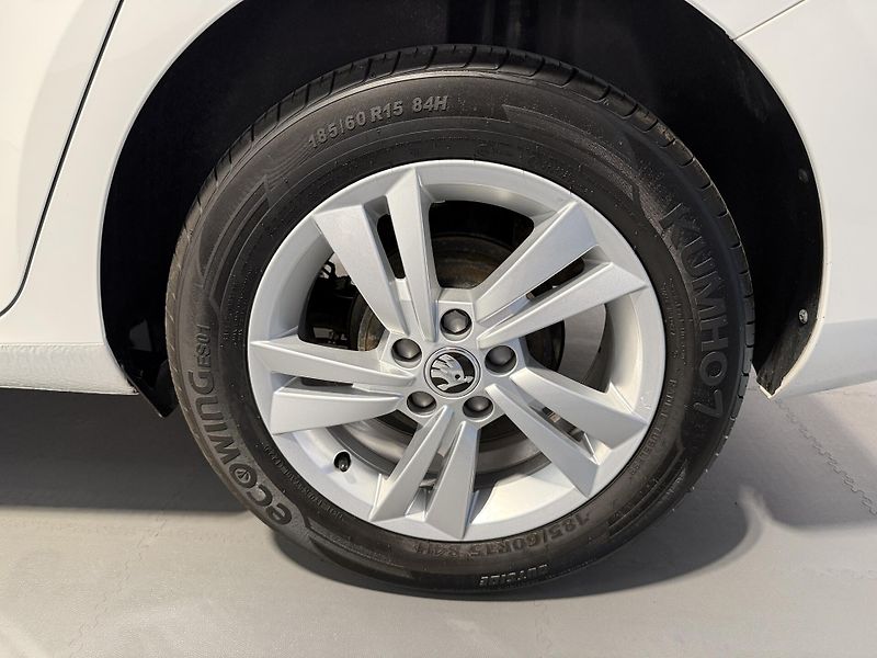 Škoda Fabia 1.0 TSI 70kW Ambition Combi To - fotka 13 z 13