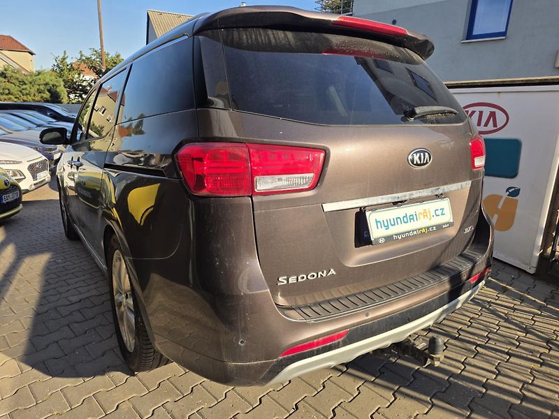 Kia Carnival 3.3-8míst-2.řada 3sedadla - fotka 16 z 16