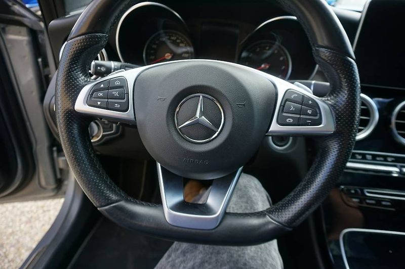 Mercedes-Benz Třídy C (2017) C 400 4 MATIC - fotka 22 z 37