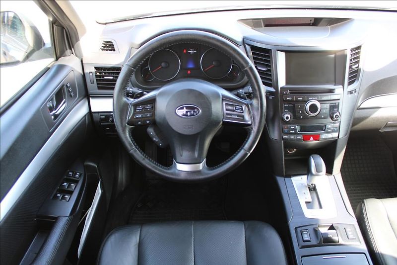 Subaru Outback 2,0 D  4 x 4, ČR, SERVISKA - fotka 13 z 29