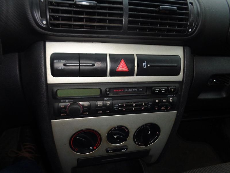 Seat Leon 1,6 - fotka 11 z 12