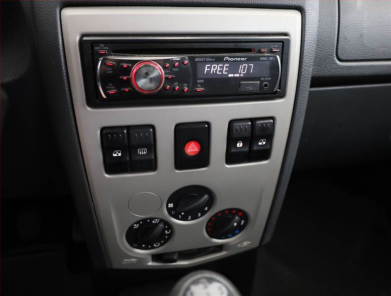 Dacia Logan (2010) 1.6, ČR,1.maj, po STK, Tažné - fotka 9 z 10