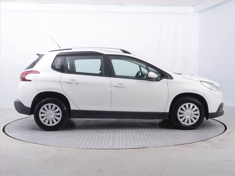 Peugeot 2008 (2017) Active 1.6 BlueHDi, Serv.kniha - fotka 6 z 16