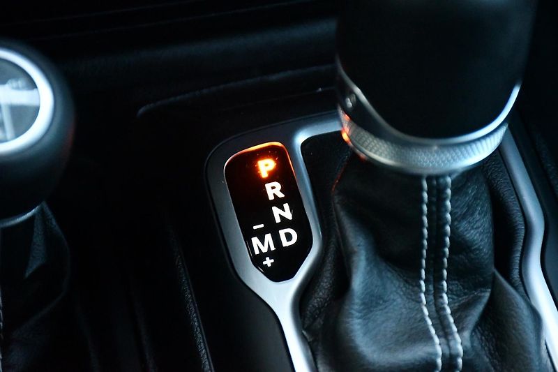 Jeep Wrangler 2.2CRD UNLIMITED REZERVACE - fotka 30 z 51