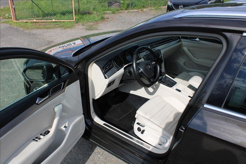 Volkswagen Passat 2,0 TDi  HIGHLINE, 4 x 4, DSG - fotka 9 z 38