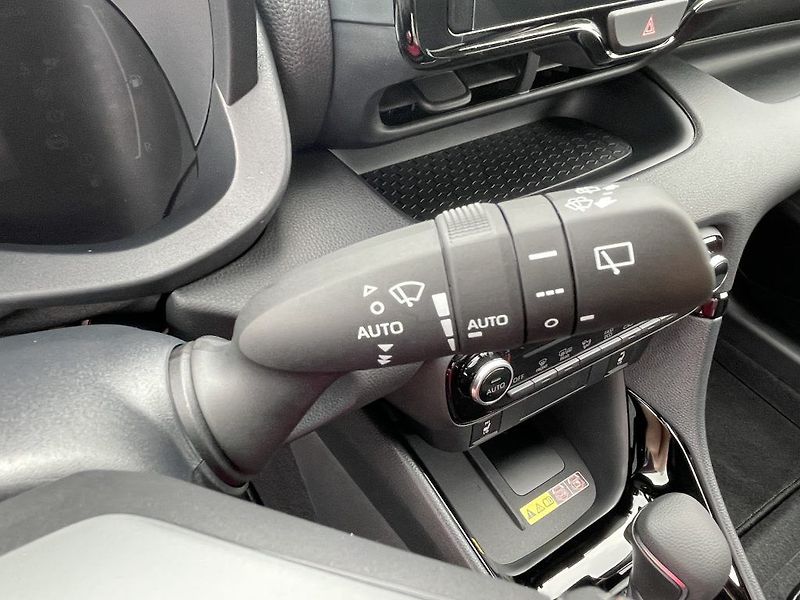 Toyota Yaris 1.5 Hybrid Style ODBĚR IHNED - fotka 23 z 27