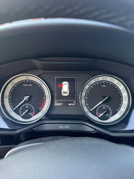 Škoda Superb (2015) Prodám naše rodinné auto - fotka 14 z 25