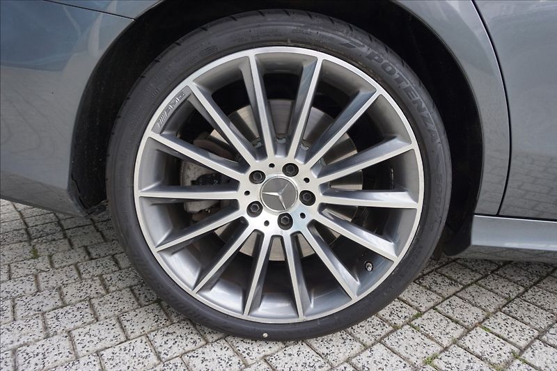 Mercedes-Benz Třídy E 3,0 AMG E 53 4MATIC+ - fotka 8 z 21