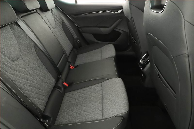 Škoda Octavia (2025) 1.5 eTSI mHEV, SPORTLINE - fotka 7 z 15