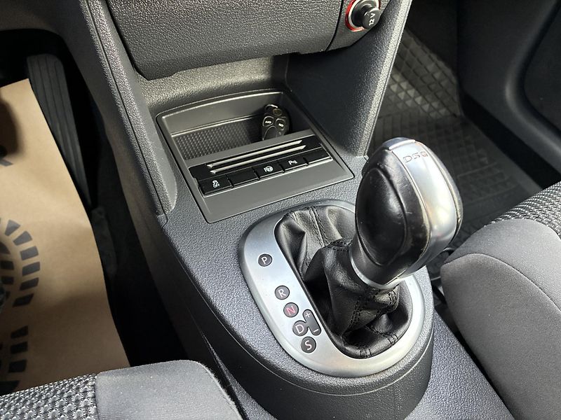 Volkswagen Touran 2.0TDi 103kW DSG NEZÁVISLÉ TOP - fotka 20 z 29
