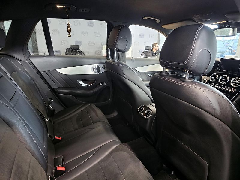 Mercedes-Benz GLC 220d 4M AMG Burmester tažné - fotka 12 z 17