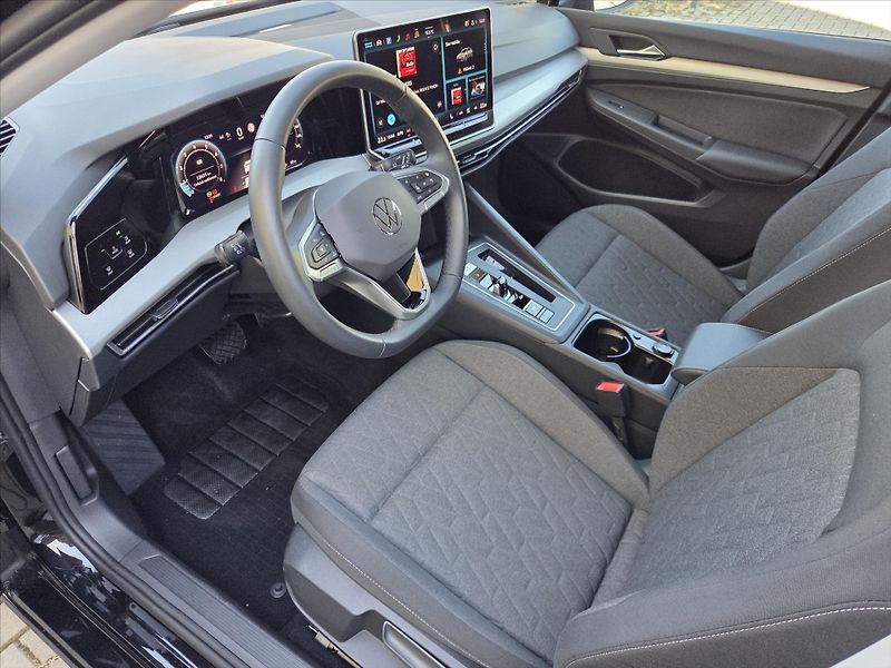 Volkswagen Golf 1,5 eTSi 110kW DSG Tov.záruka - fotka 9 z 22