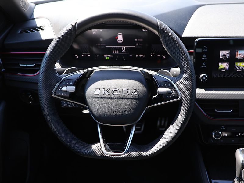 Škoda Kamiq 1,5 TSi Monte Carlo DSG 1maj. - fotka 13 z 30