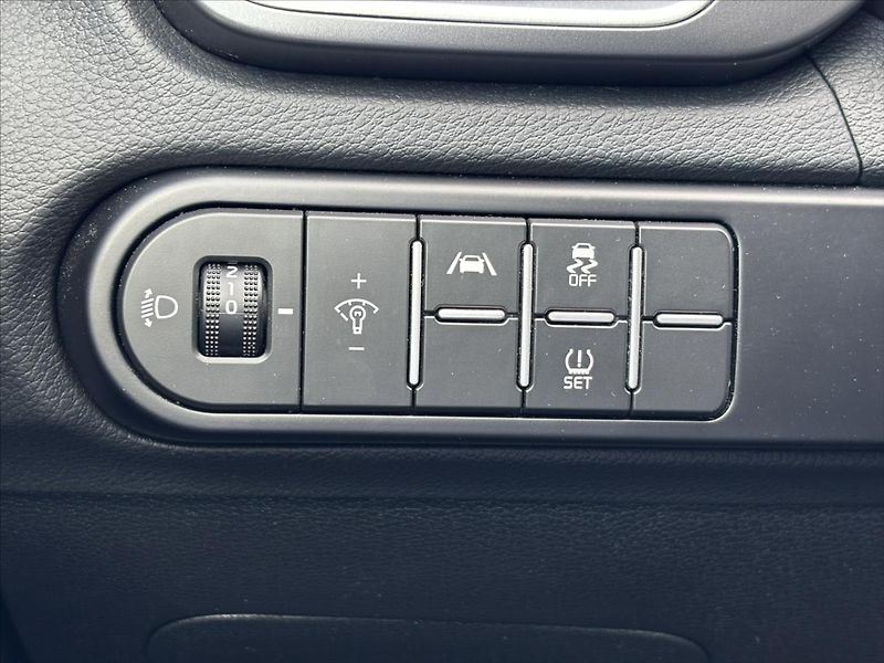 Kia Ceed 1,5 TGDi 118kW TOP ZÁRUKA - fotka 31 z 39