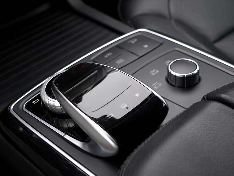 Mercedes-Benz GLE 3,0 350d 227kW AMG H&K LED CZ - fotka 35 z 48
