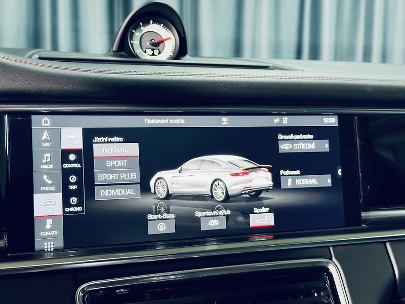 Porsche Panamera (2019) PANAMERA*TURBO*PANO*360* - fotka 26 z 37