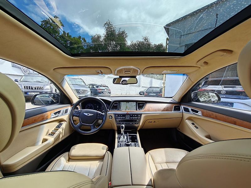 Hyundai Genesis V6 GDi 3,8 HTrac CZ,1 maj - fotka 27 z 37