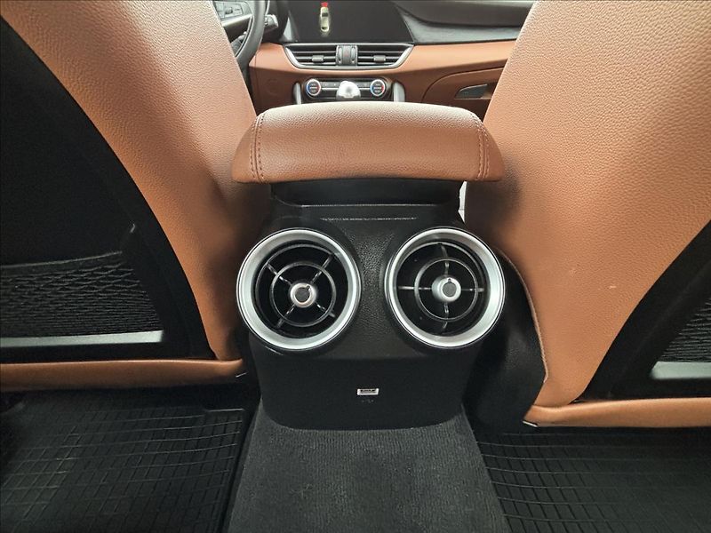Alfa Romeo Giulia 2,2 JTDm 132kW 180 MT Super - fotka 17 z 37