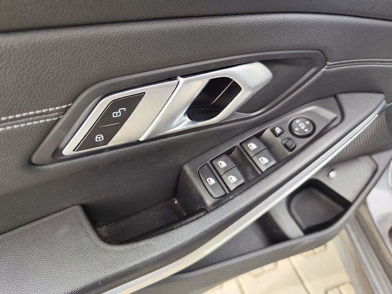 BMW Řada 3 330e 2.0/215kW Sportline PHEV - fotka 37 z 38