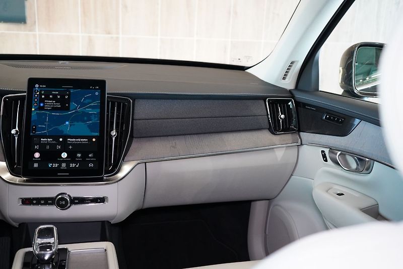 Volvo XC90 B5 PLUS Bright Vzduch, 360° - fotka 50 z 50