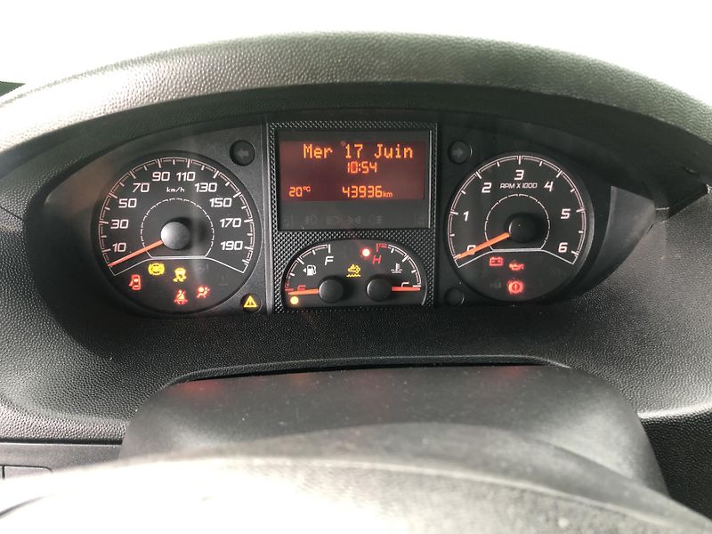Peugeot Boxer (2021) 2.2HDi sklápěč 3.6m  43000 km  - fotka 11 z 11