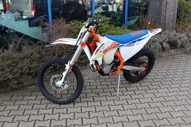 KTM (2022) 500 EXC-F SIX DAYS 2022 SKLADE - fotka 4 z 6
