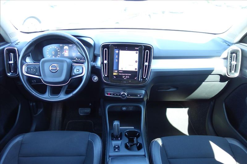 Volvo XC40 2,0 D4, ČR, SERVIS.KN., AWD. - fotka 19 z 39